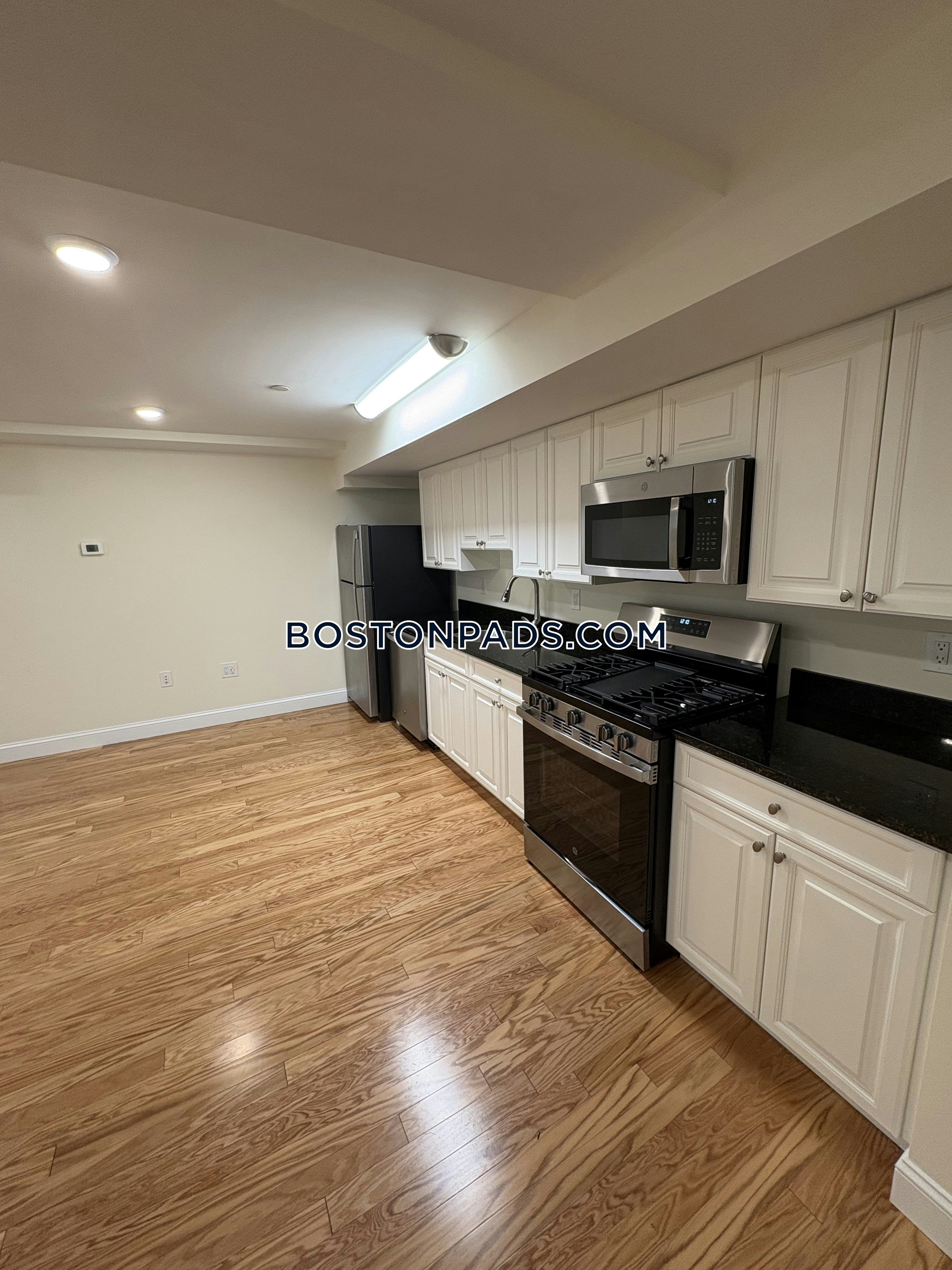 Harvard Square, Cambridge, MA - 2 Beds, 1 Bath - $2,995 - ID#8007310