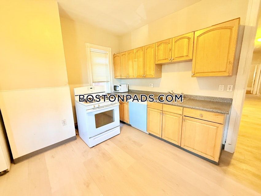 BOSTON - BRIGHTON - OAK SQUARE - 4 Beds, 1 Bath - Image 1