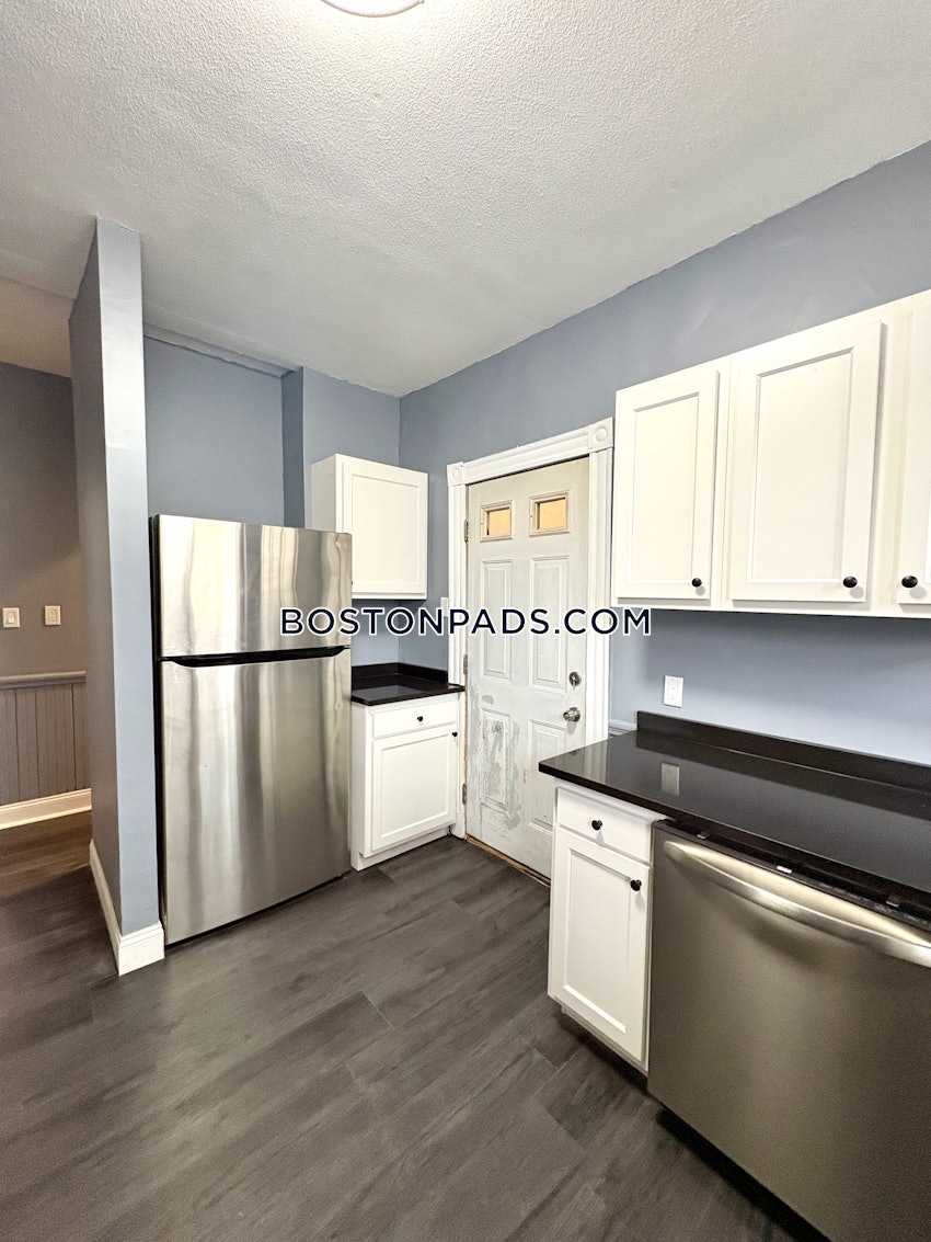 BOSTON - FORT HILL - 5 Beds, 2 Baths - Image 5