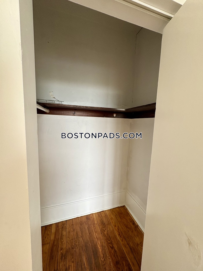 BOSTON - FORT HILL - 5 Beds, 2 Baths - Image 12