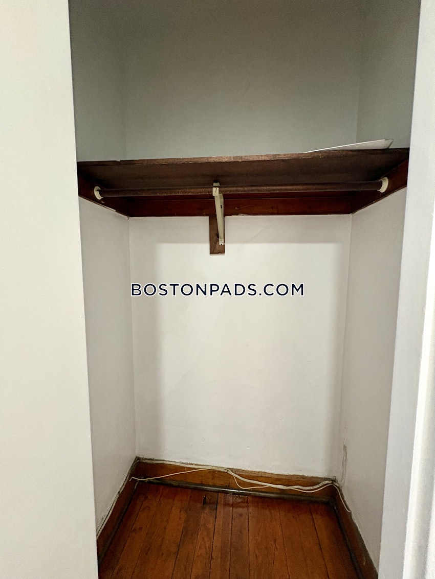 BOSTON - FORT HILL - 5 Beds, 2 Baths - Image 25