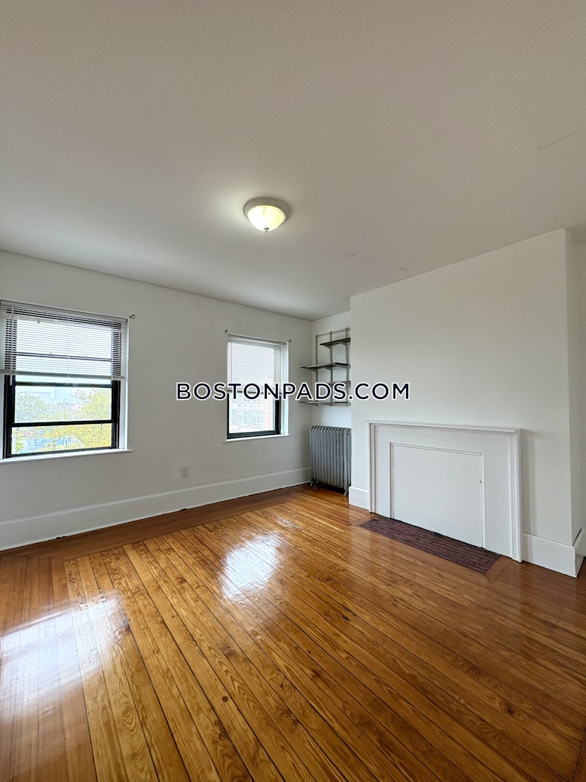 BOSTON - FORT HILL - 5 Beds, 2 Baths - Image 24