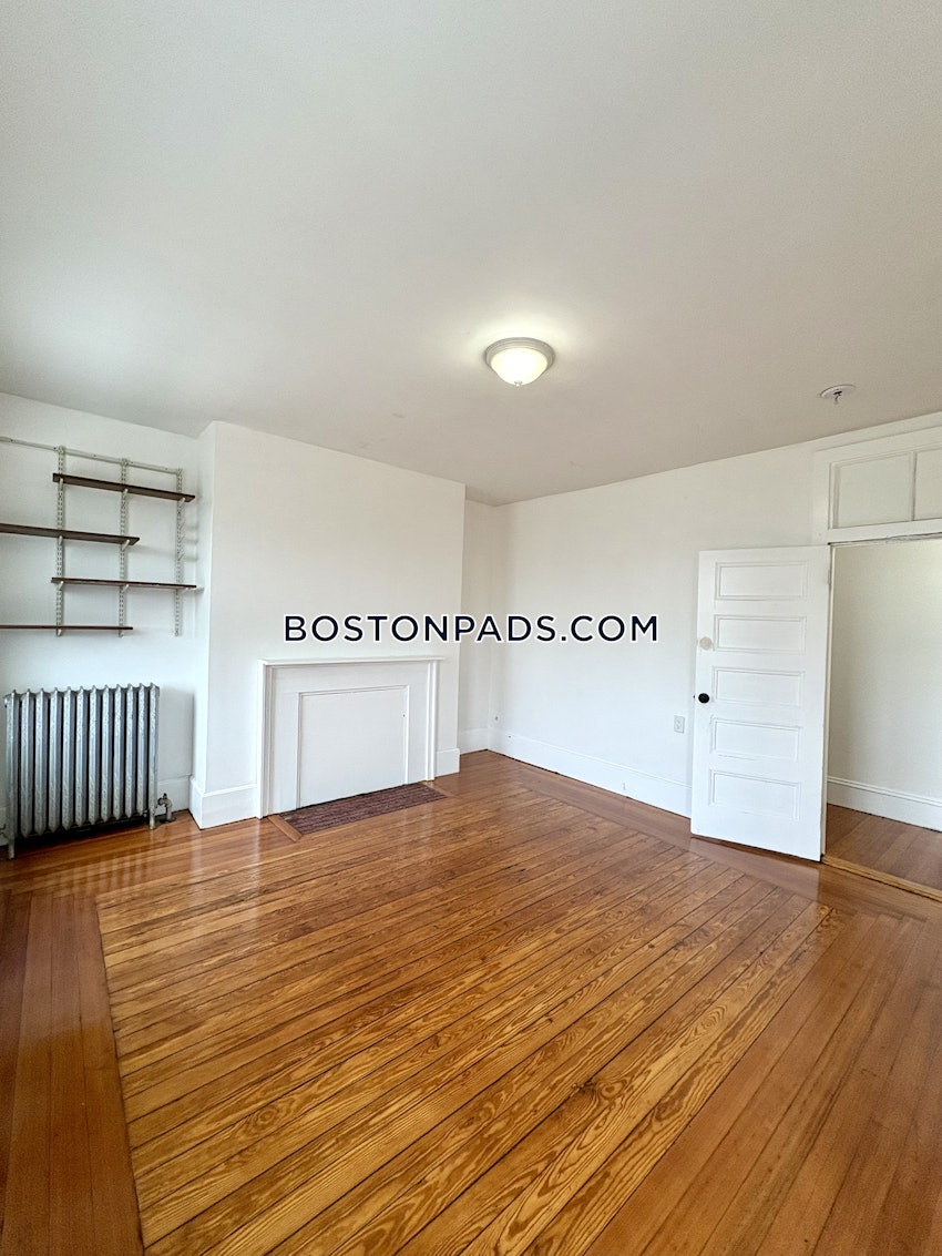 BOSTON - FORT HILL - 5 Beds, 2 Baths - Image 23