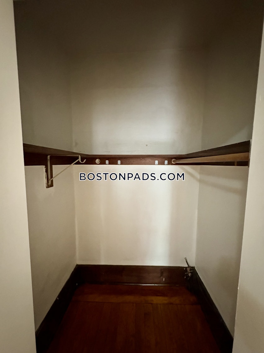 BOSTON - FORT HILL - 5 Beds, 2 Baths - Image 21