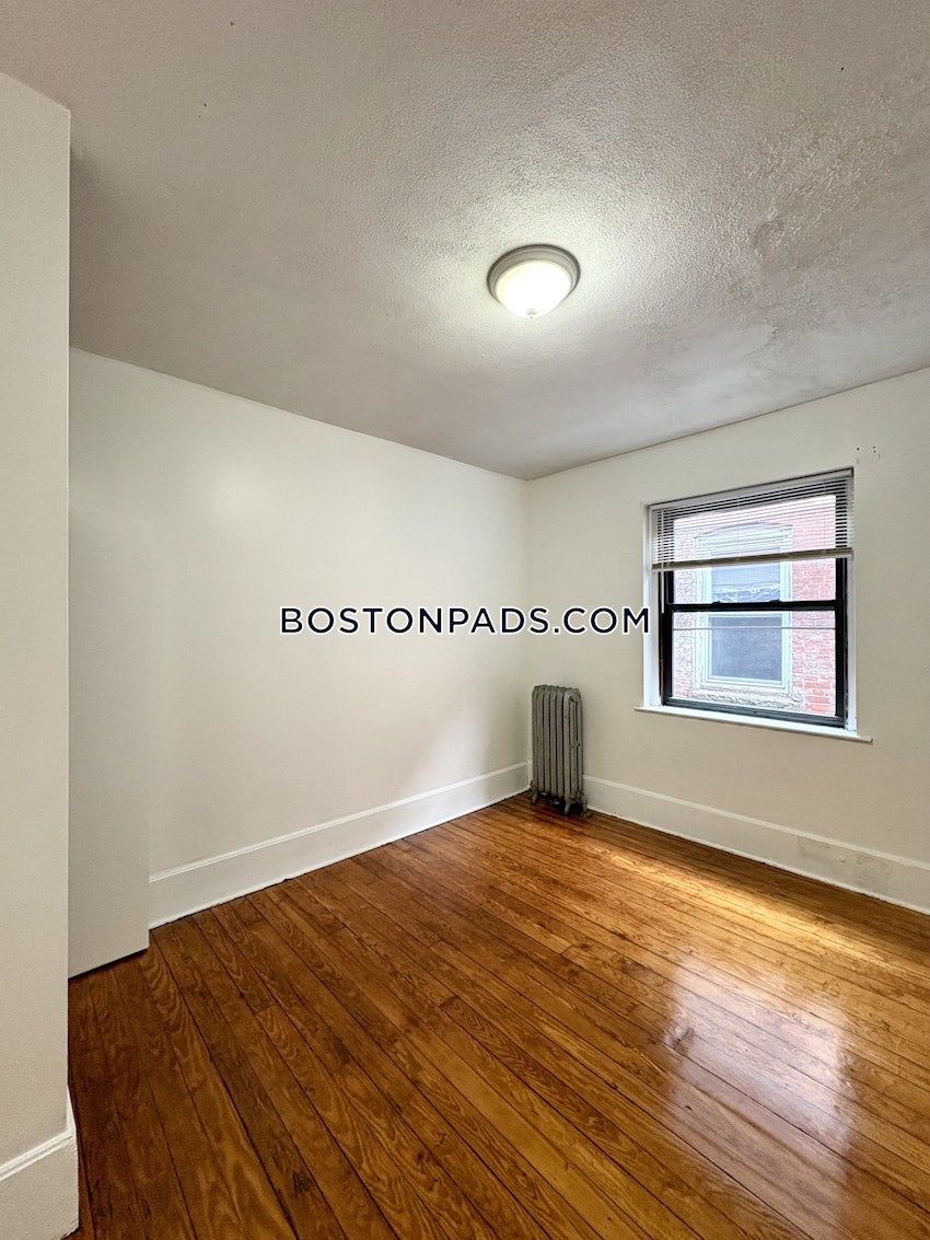 BOSTON - FORT HILL - 5 Beds, 2 Baths - Image 20