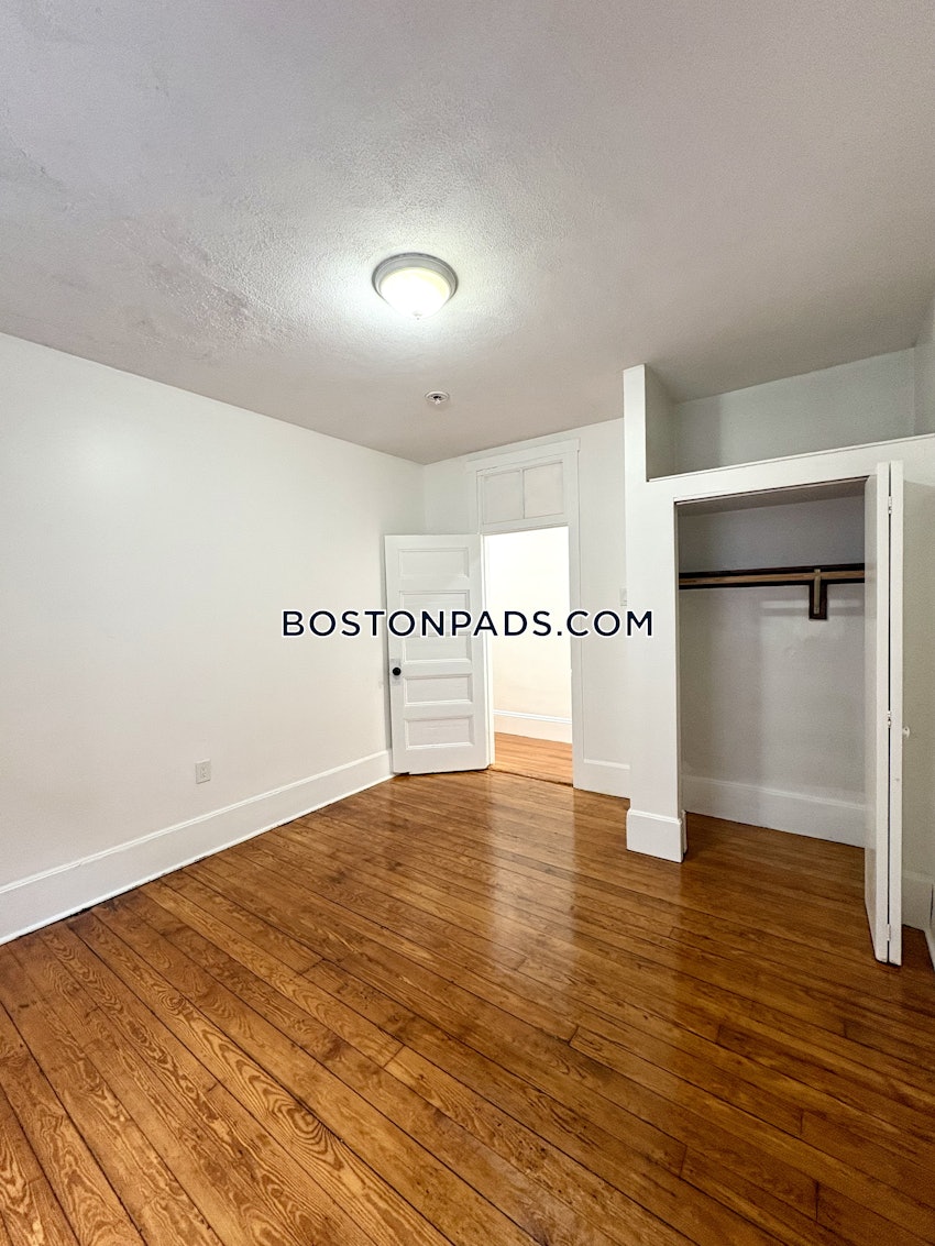 BOSTON - FORT HILL - 5 Beds, 2 Baths - Image 11