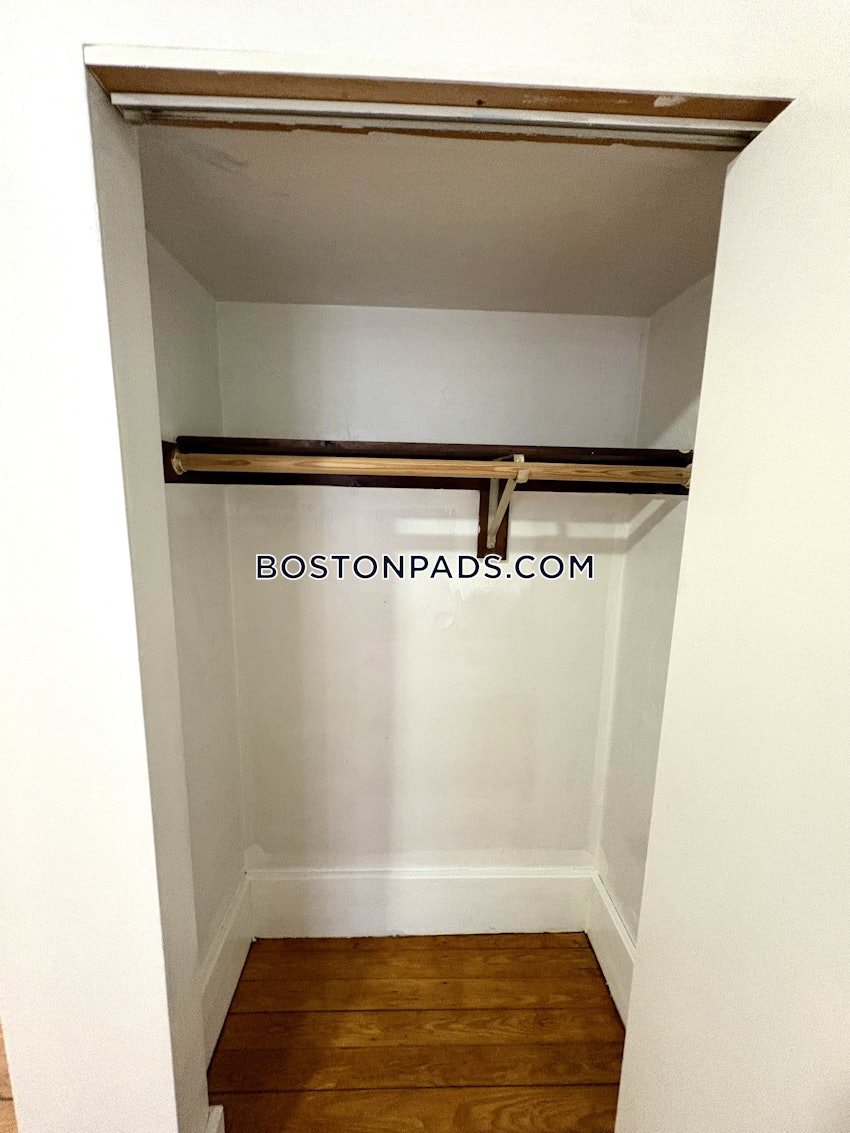 BOSTON - FORT HILL - 5 Beds, 2 Baths - Image 19
