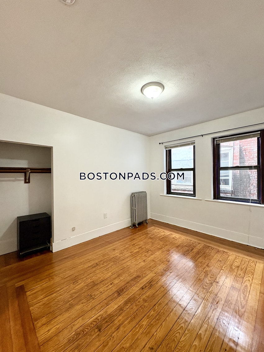 BOSTON - FORT HILL - 5 Beds, 2 Baths - Image 18