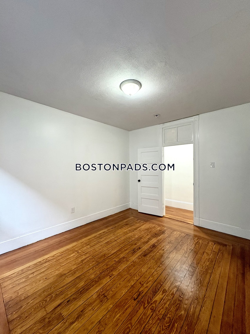 BOSTON - FORT HILL - 5 Beds, 2 Baths - Image 37