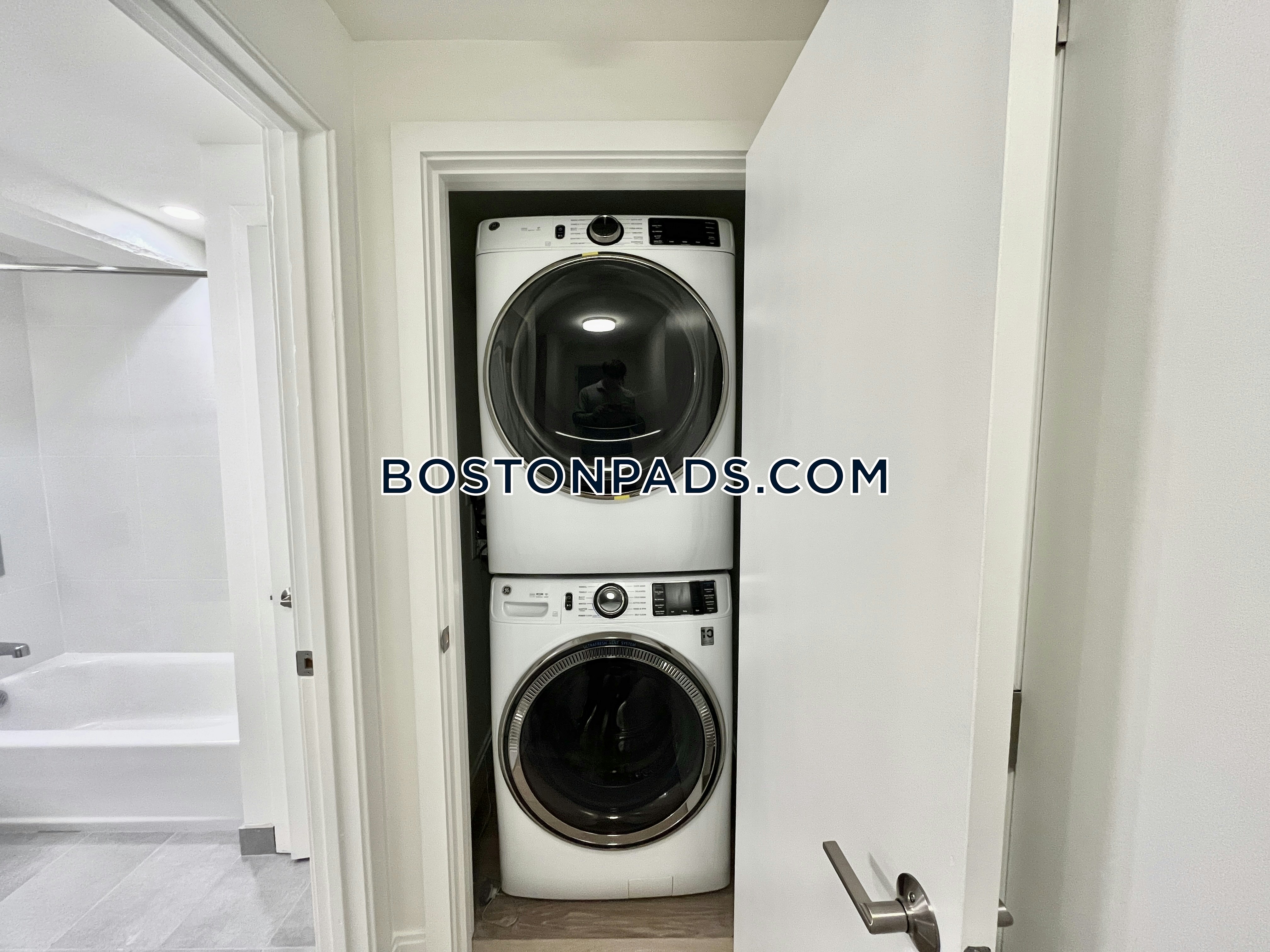 Boston - 2 Beds, 2.5 Baths