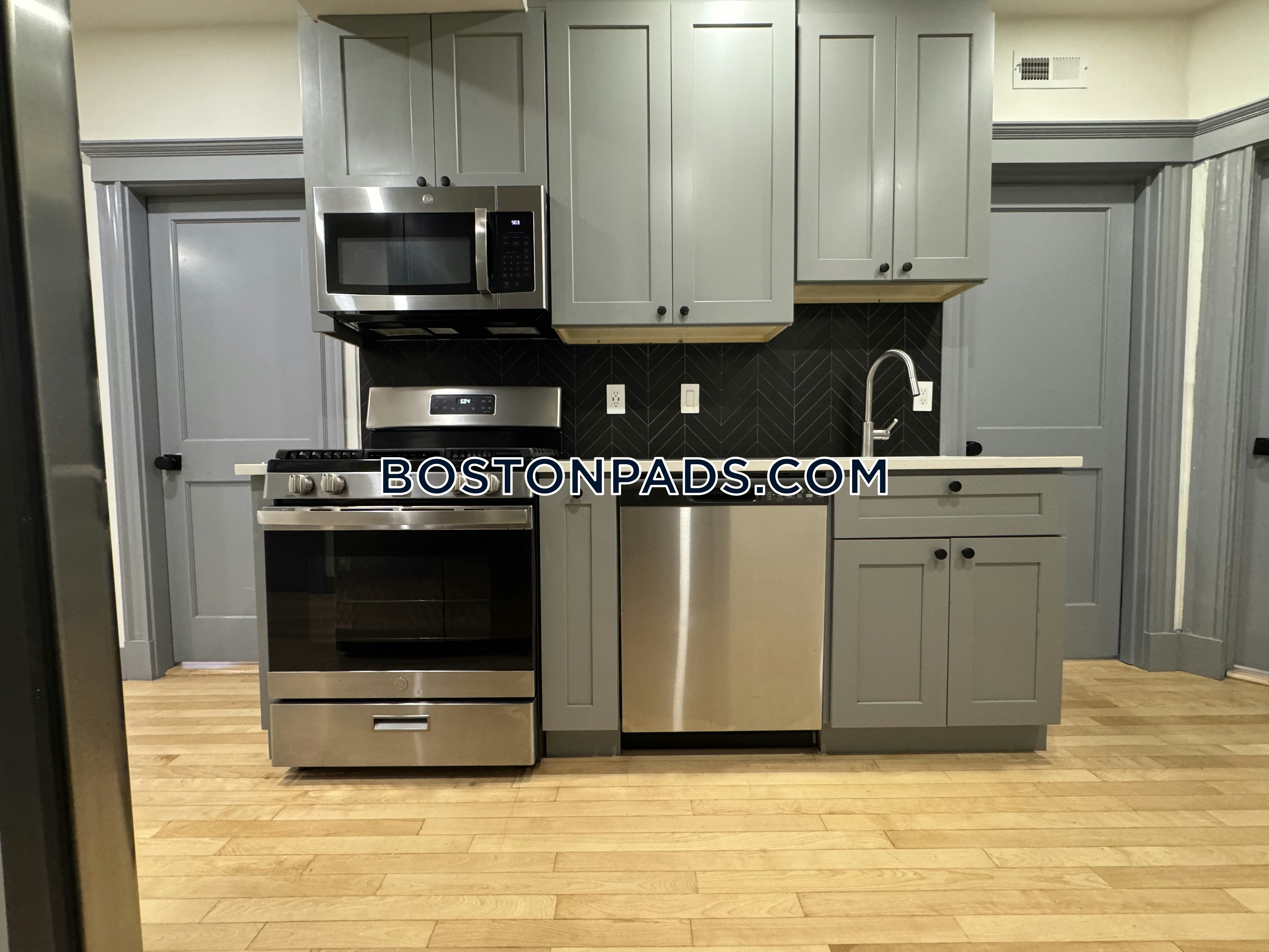 Boston - 4 Beds, 2 Baths