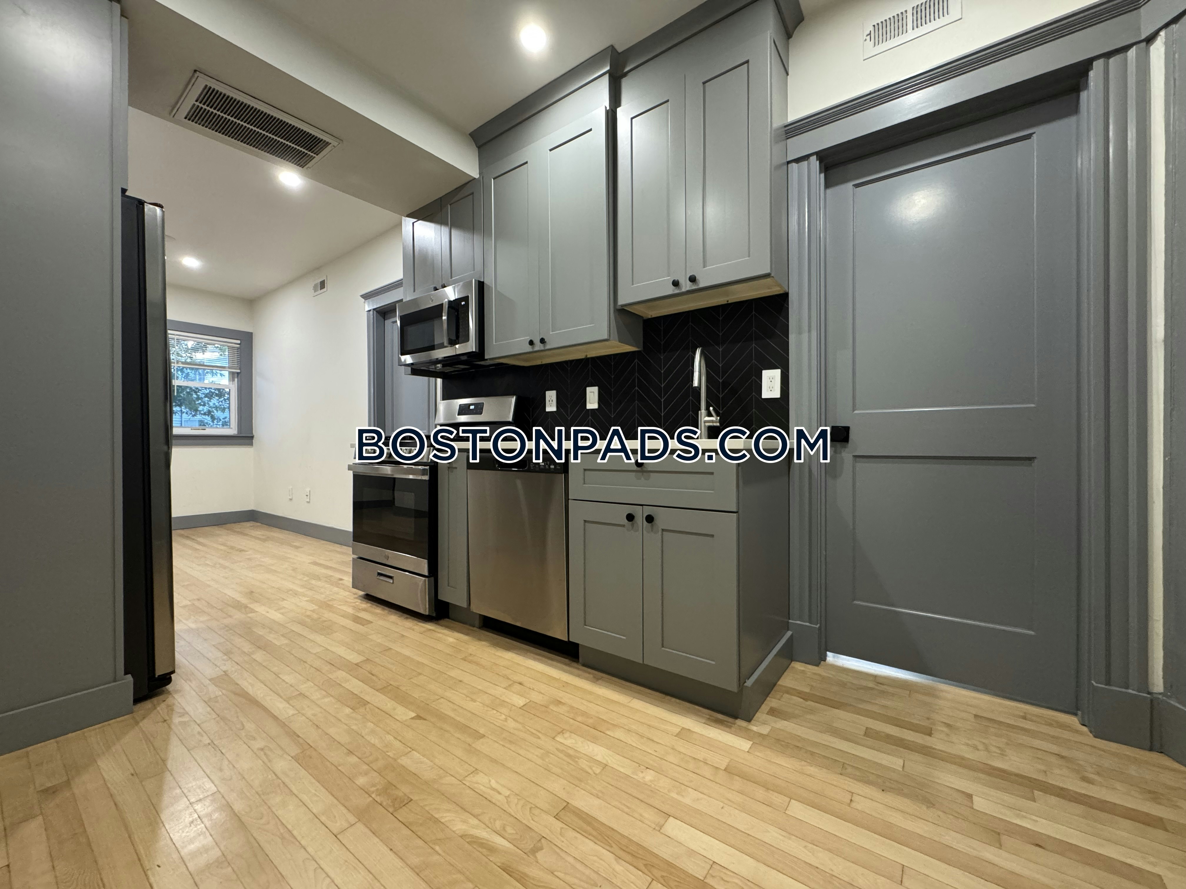 Boston - 4 Beds, 2 Baths