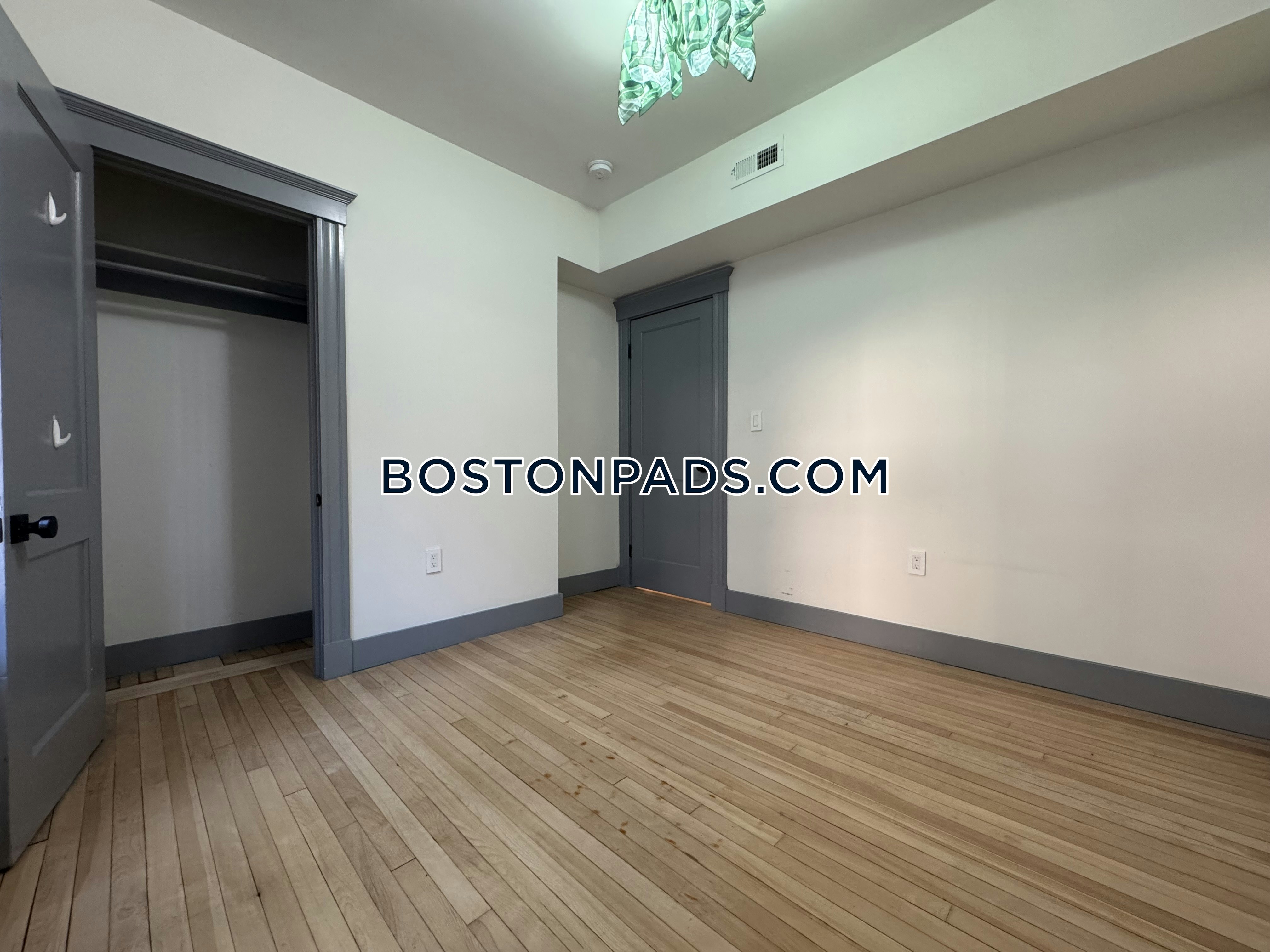 Boston - 4 Beds, 2 Baths