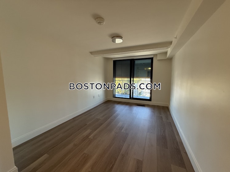 Commonwealth Ave., Boston