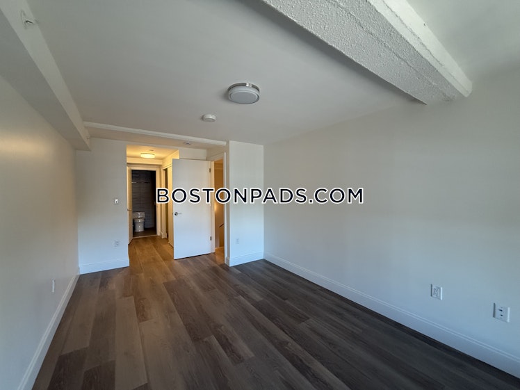 Commonwealth Ave., Boston