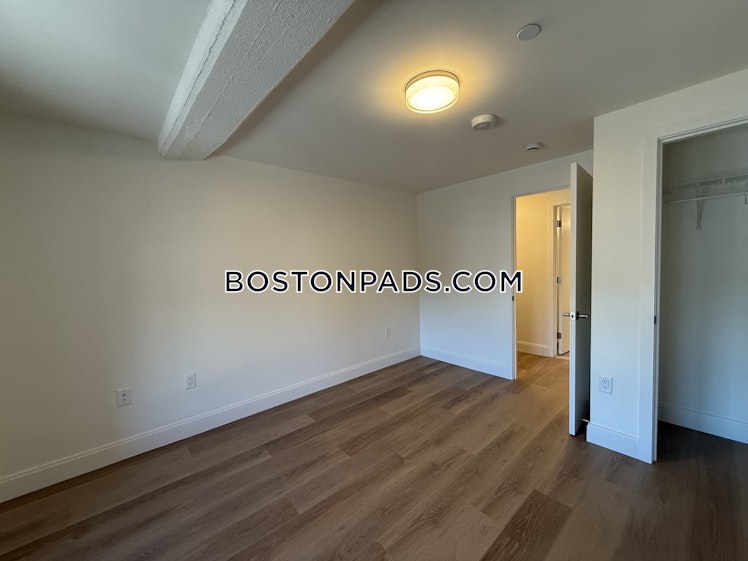 Commonwealth Ave., Boston