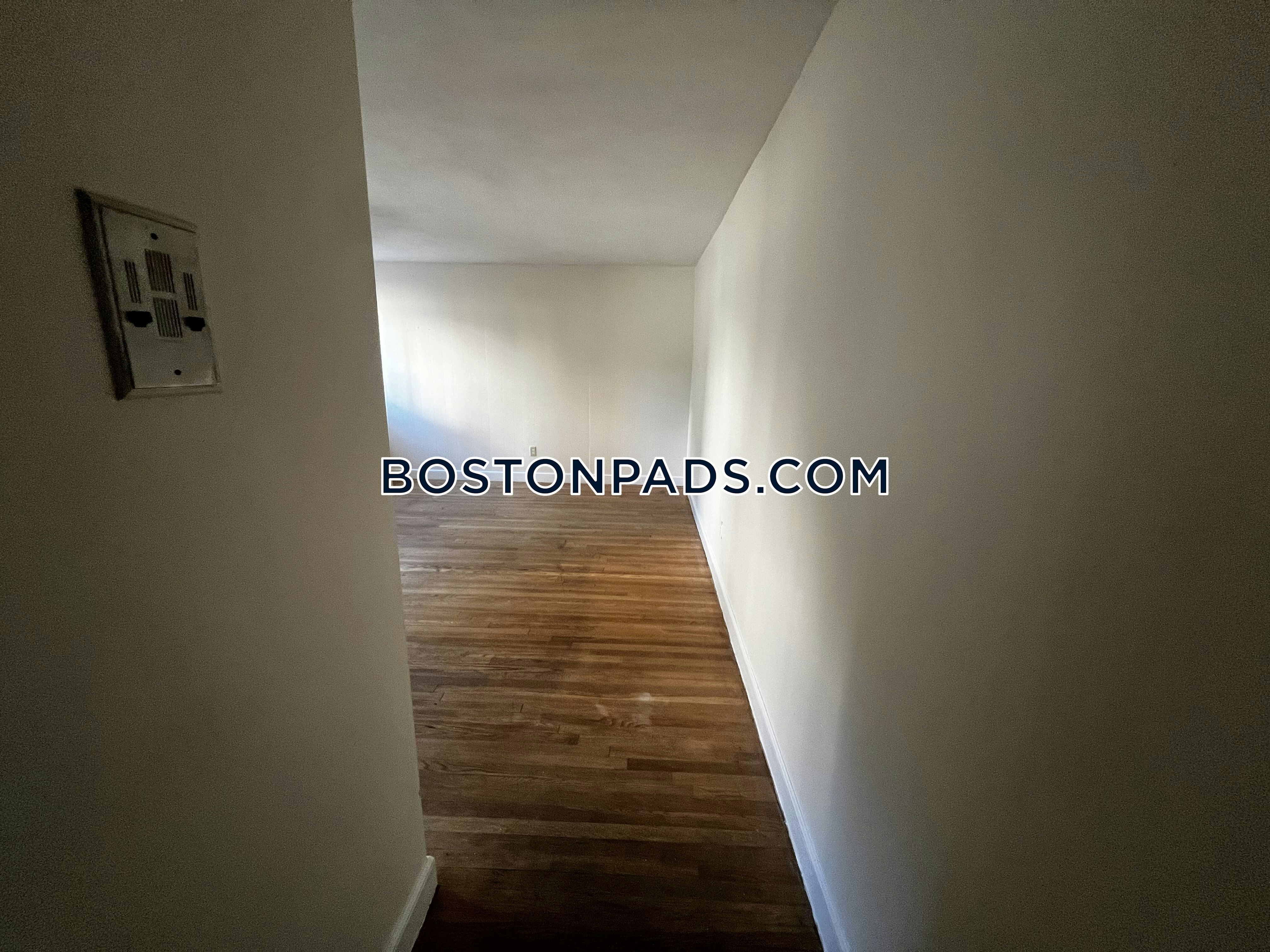 Boston - 0 Beds, 1 Baths