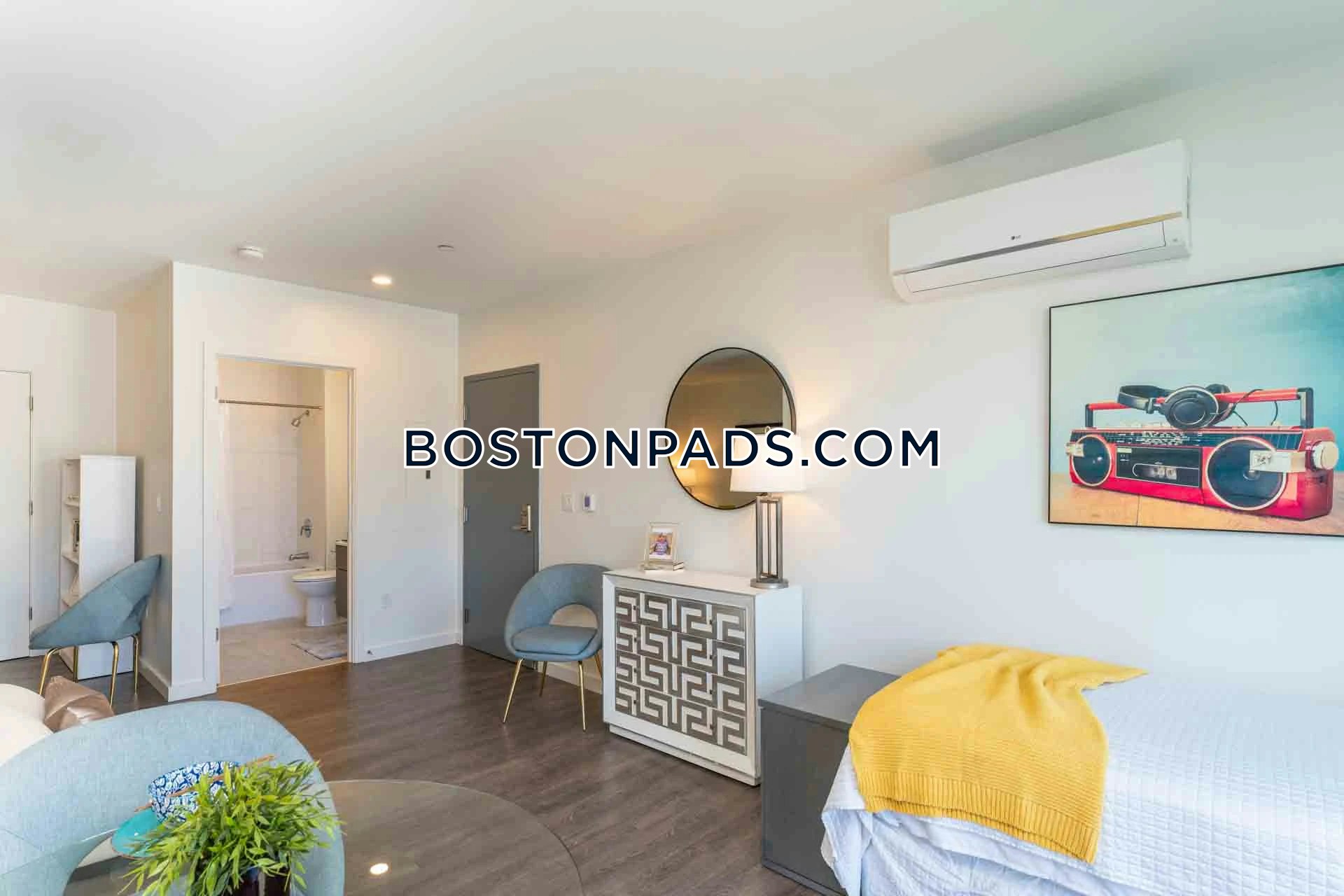 Boston - 0 Beds, 1 Baths