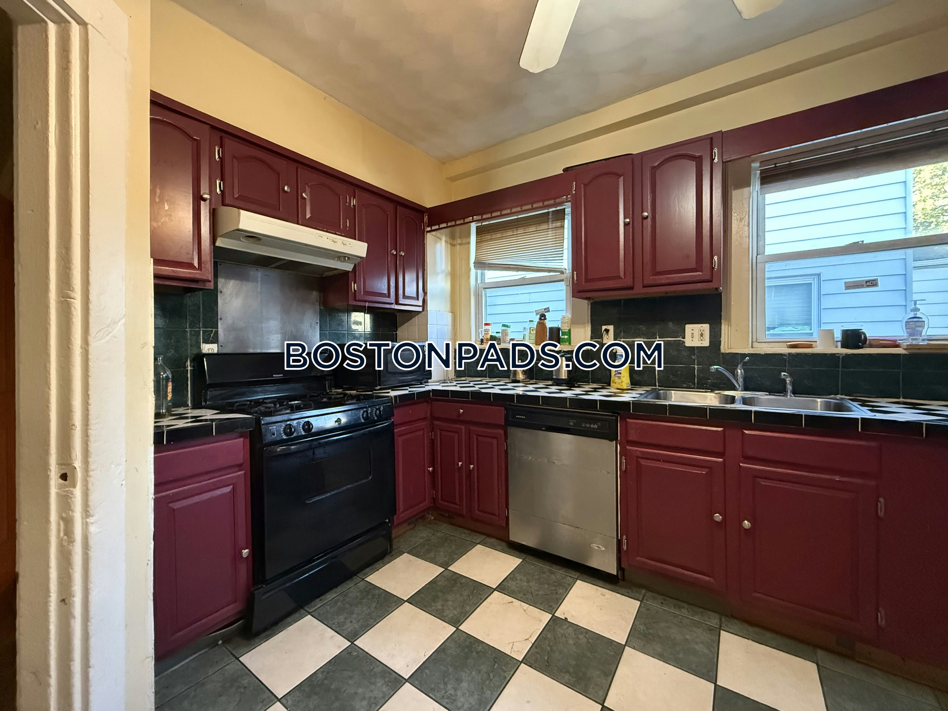 Boston - 7 Beds, 2.5 Baths