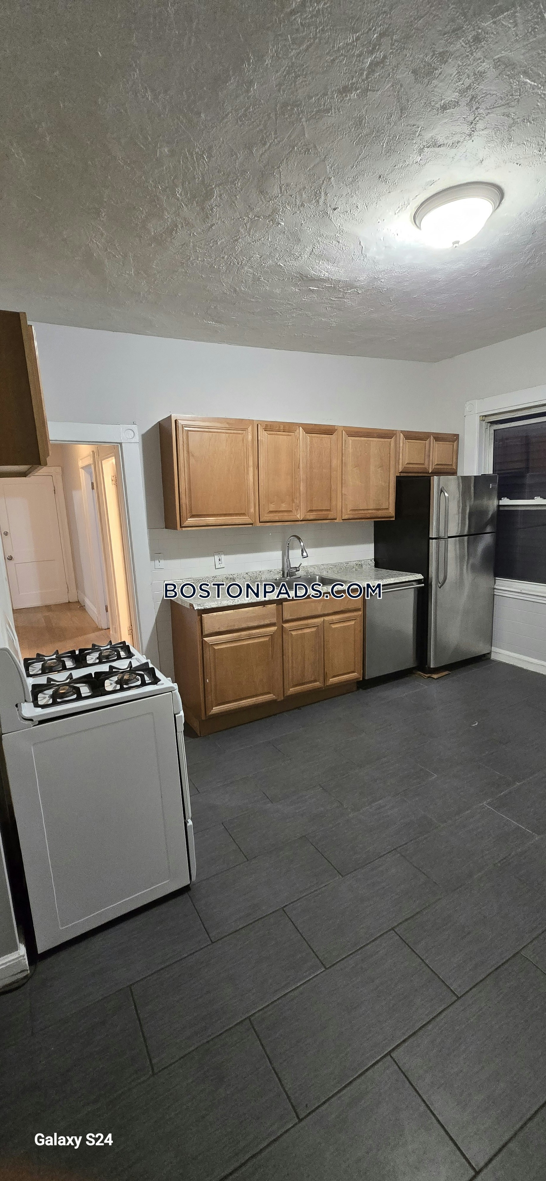Savin Hill - Dorchester, Boston, MA - 3 Beds, 1 Bath - $2,400 - ID#8008709