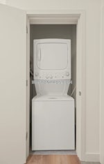 Los Angeles St., Newton