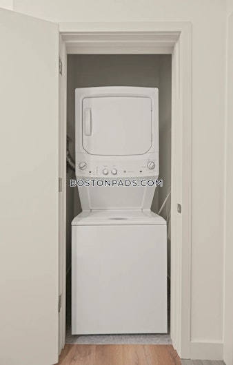 Los Angeles St. Newton