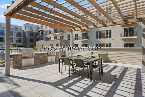 Los Angeles St. Newton photo 16