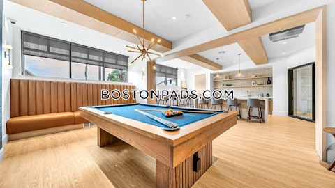 Rantoul St. Beverly photo 2