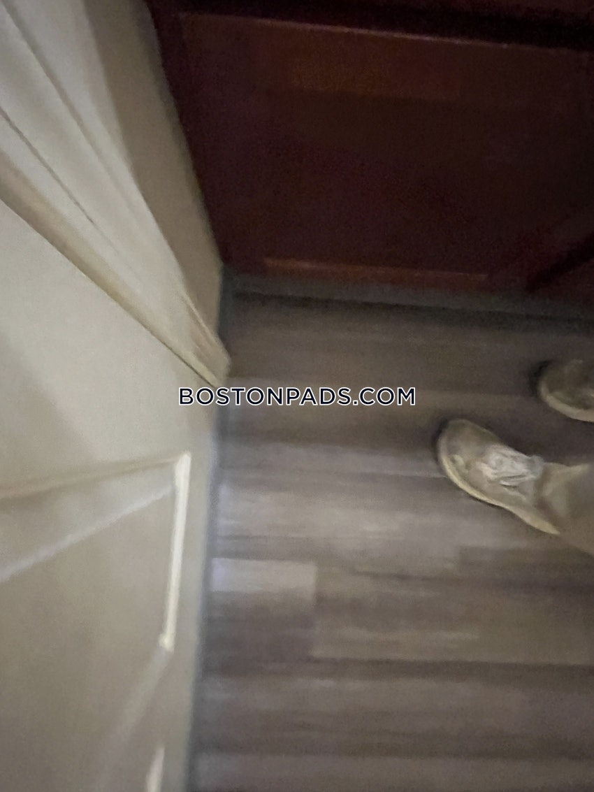 ANDOVER - 2 Beds, 2 Baths - Image 15