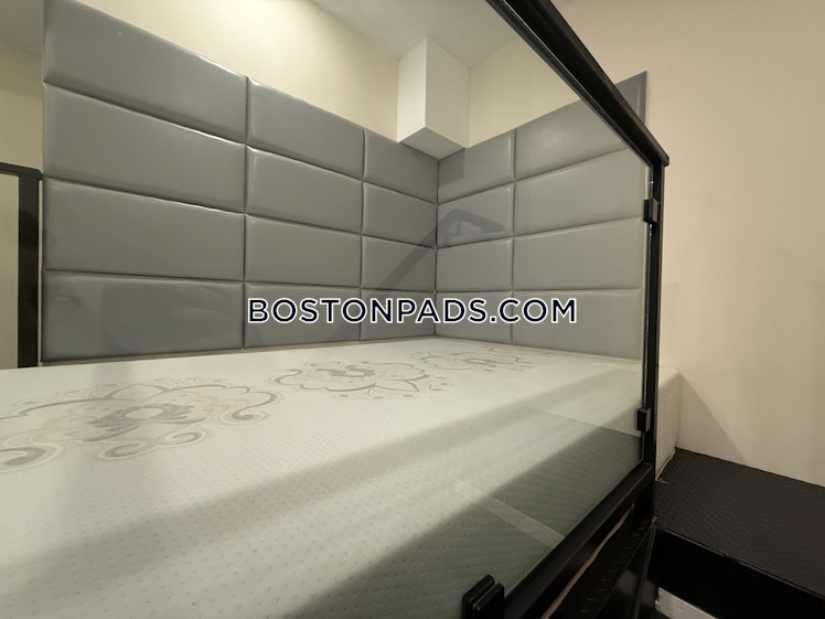 Commonwealth Ave., Boston