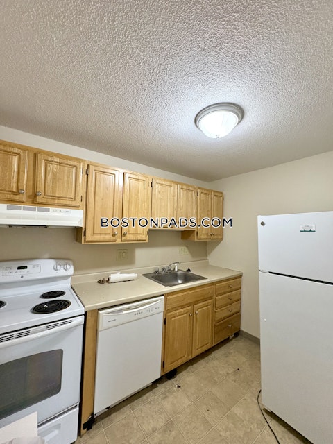 Dustin St. Boston photo 2