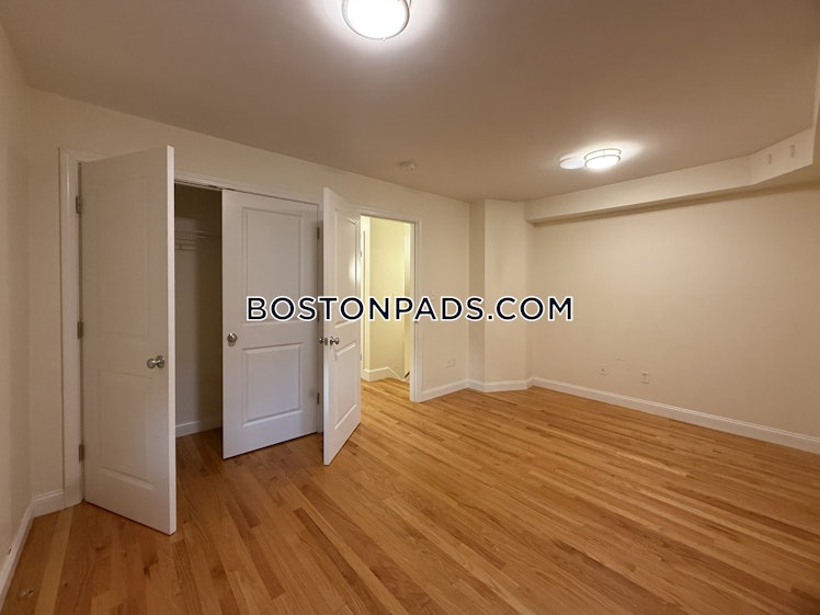 Waumbeck St., Boston