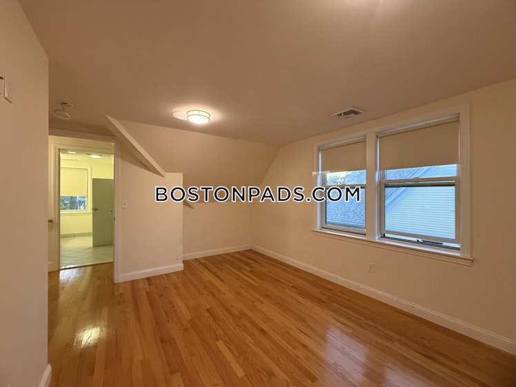 Waumbeck St., Boston