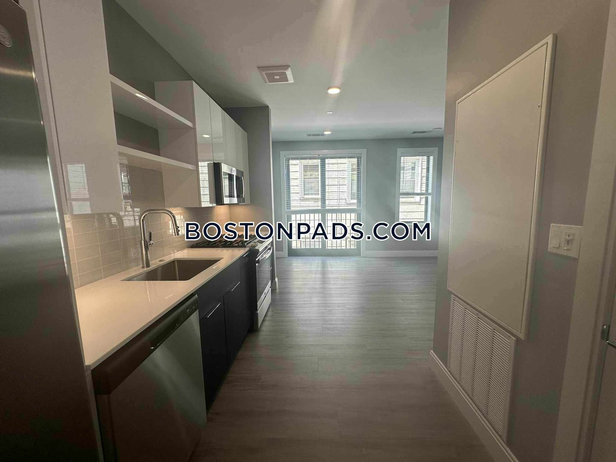 Boston - 0 Beds, 1 Baths