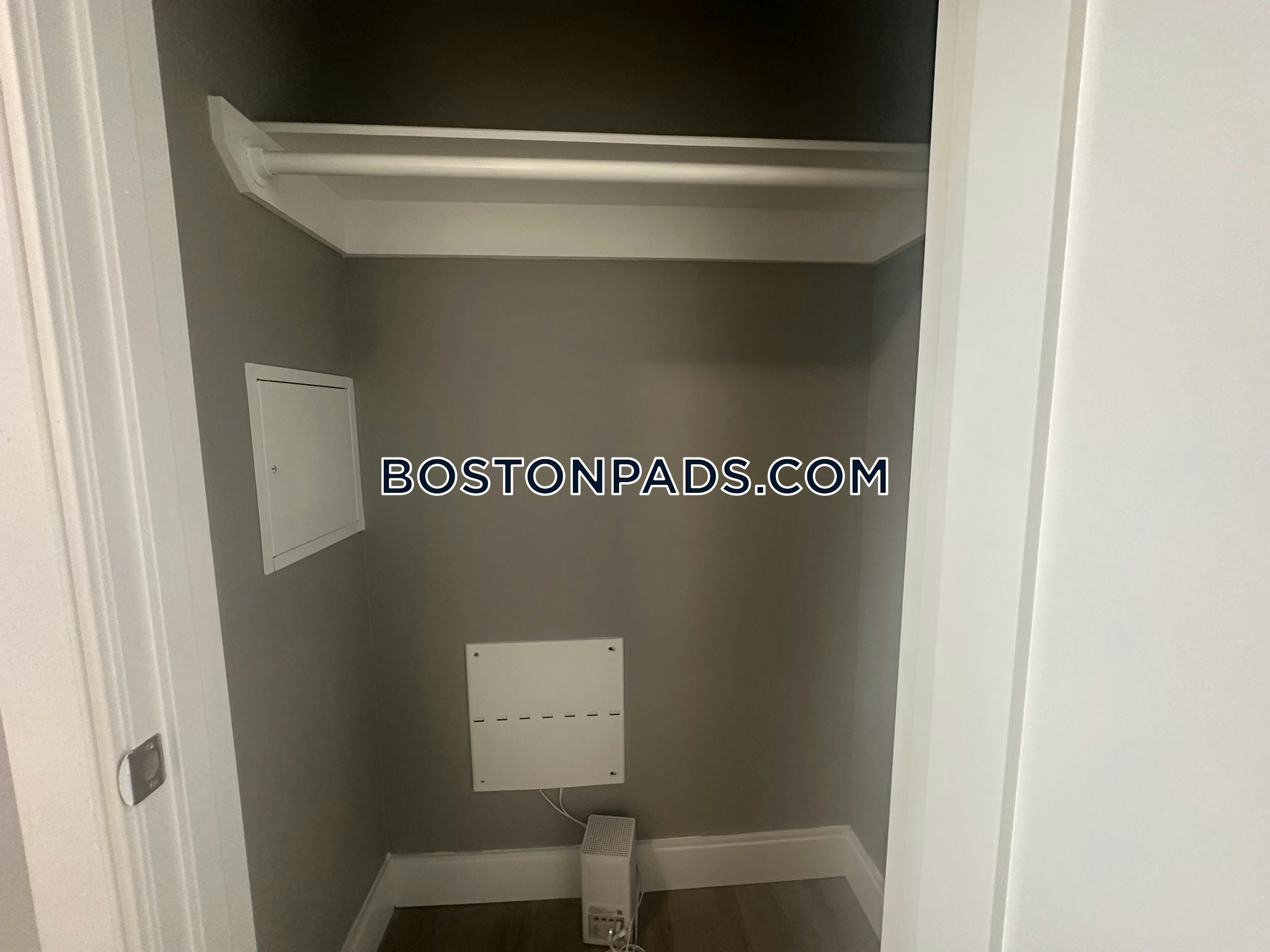 Boston - 0 Beds, 1 Baths