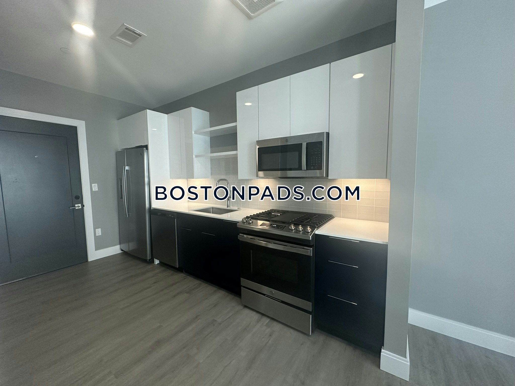 Boston - 0 Beds, 1 Baths