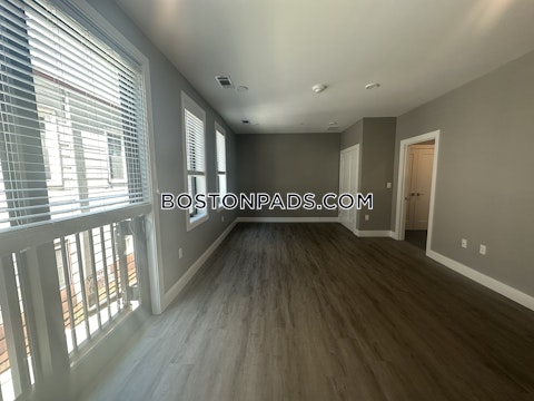 Saratoga St. Boston photo 8