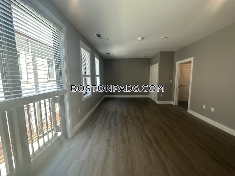 Saratoga St., Boston