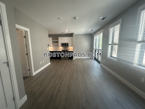 Saratoga St. Boston photo 6