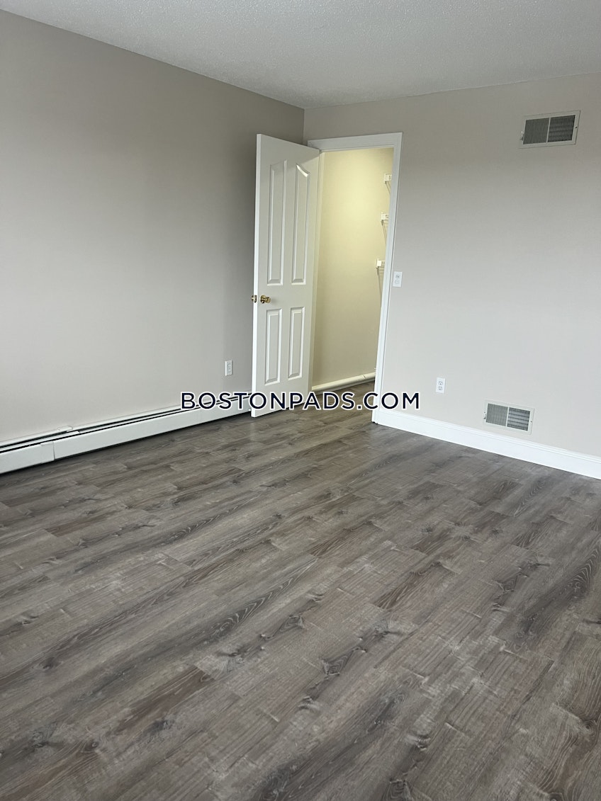 Fall River - $2,500+ /month