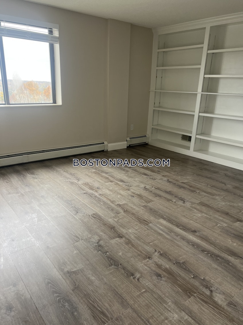 Fall River - $2,500+ /month