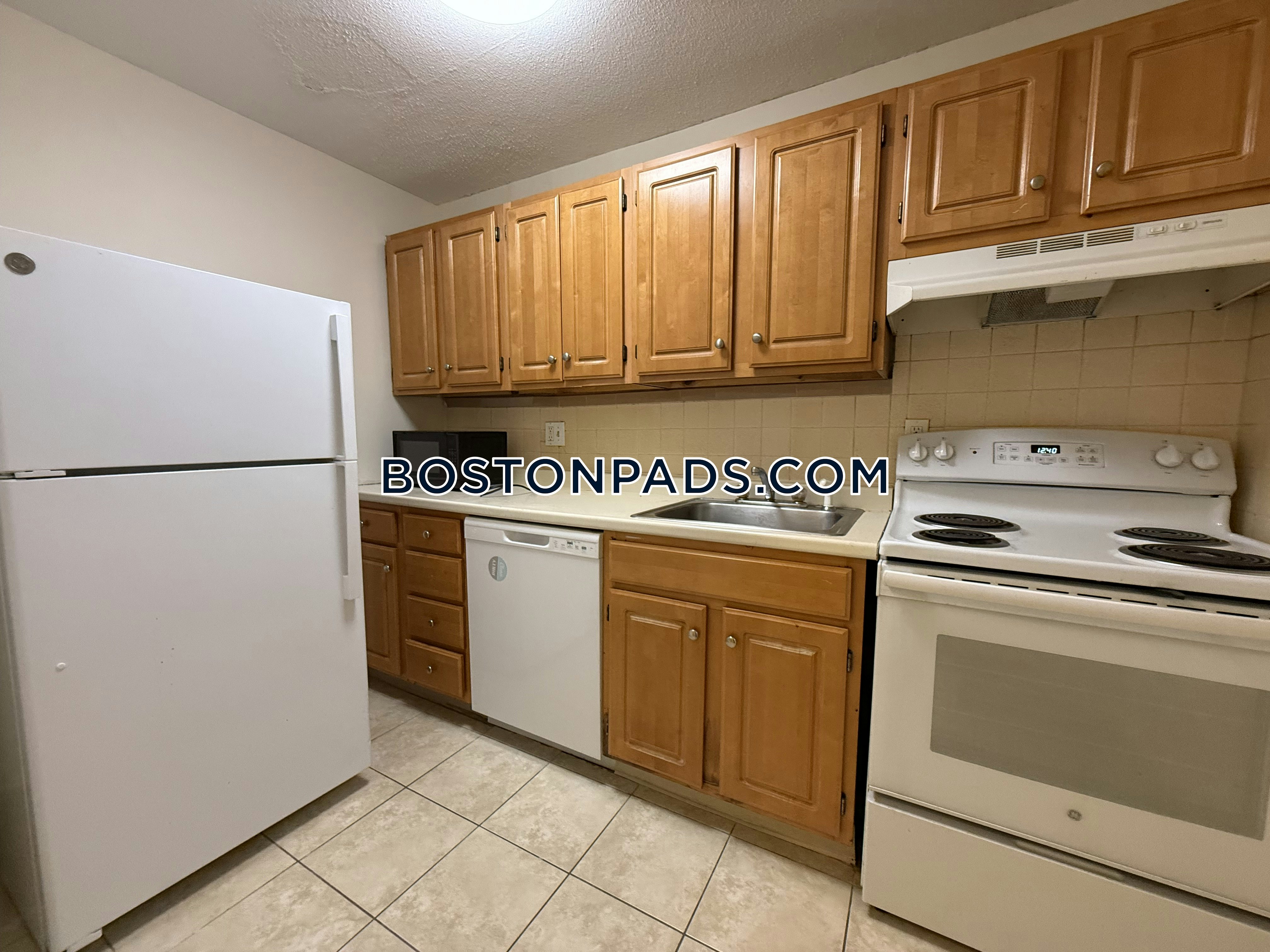 Mt. Auburn/Brattle/ Fresh Pond, Cambridge, MA - 2 Beds, 1 Bath - $2,300 - ID#8007804