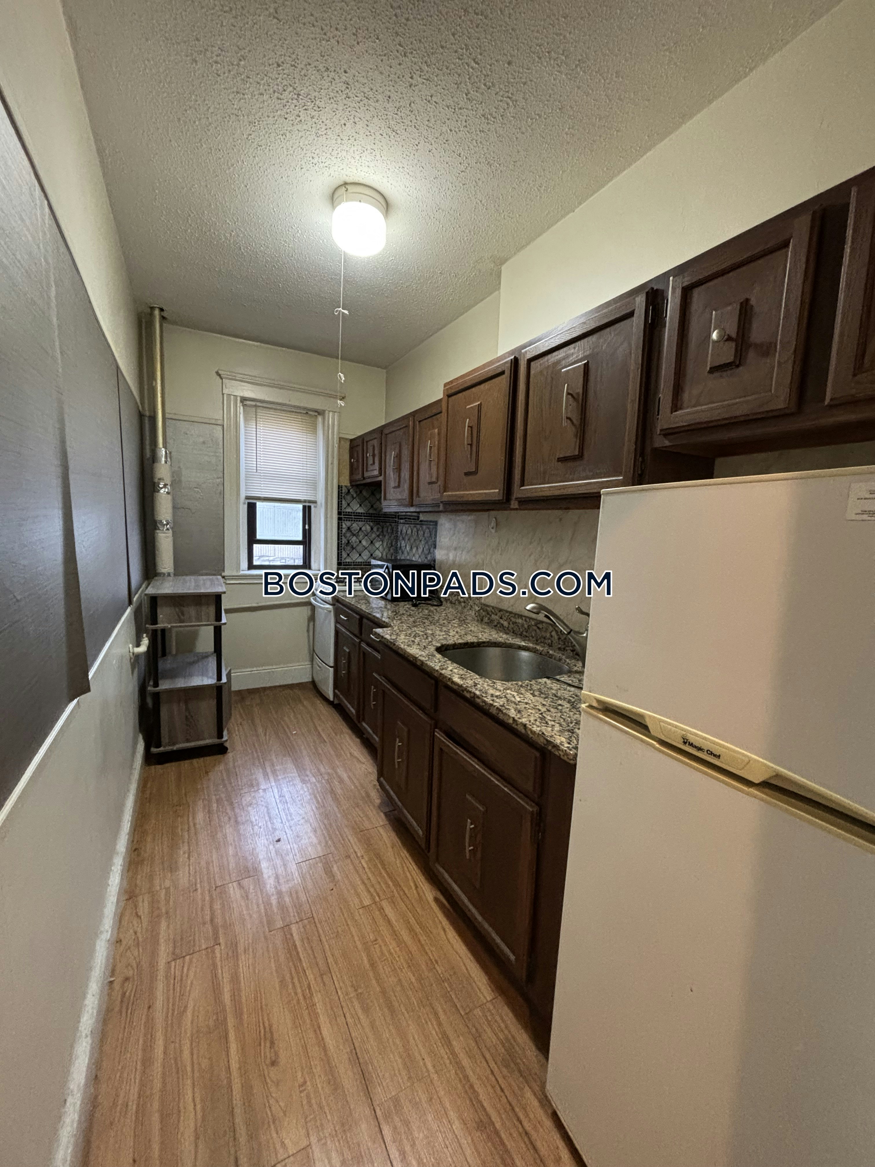 Malden - 1 Beds, 1 Baths