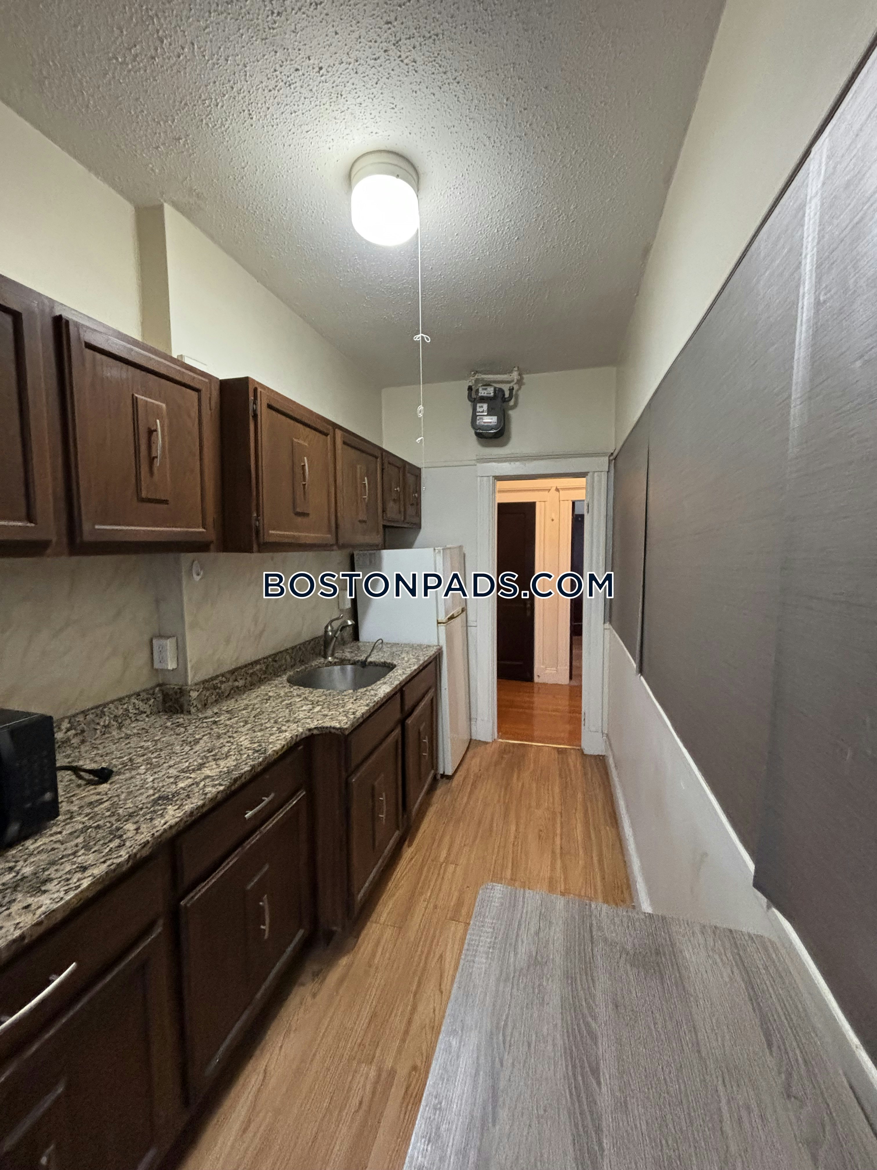 Malden - 1 Beds, 1 Baths