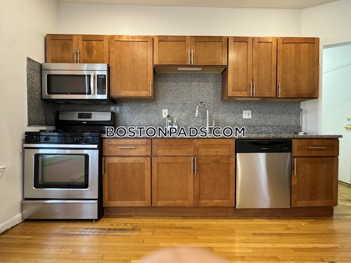 mission-hill-apartment-for-rent-3-bedrooms-1-bath-boston-3800-8015399 