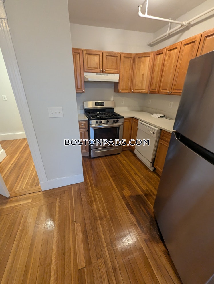 Commonwealth Ave., Boston