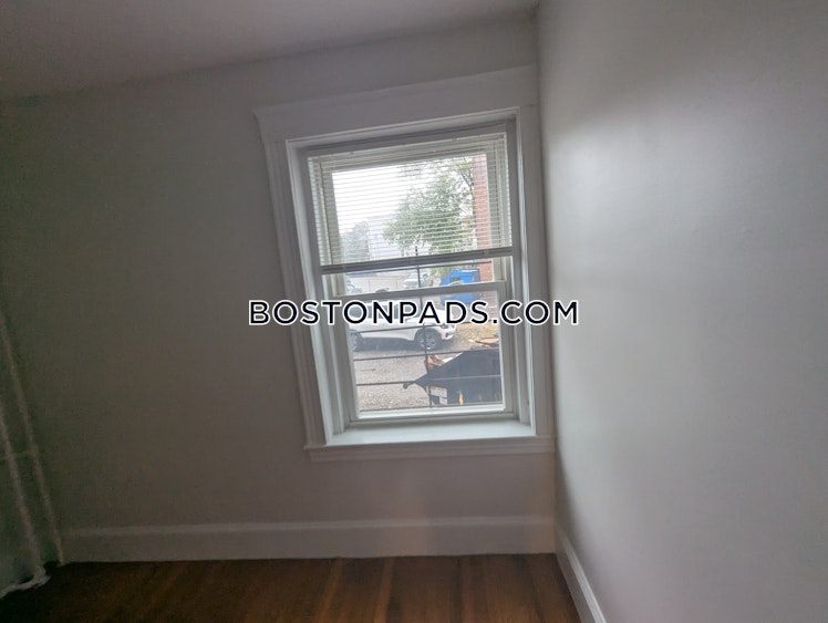 Commonwealth Ave., Boston