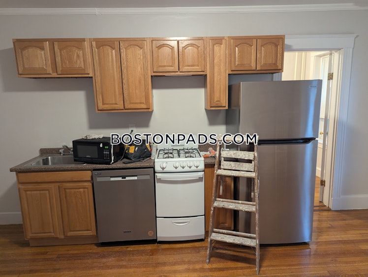 Commonwealth Ave., Boston