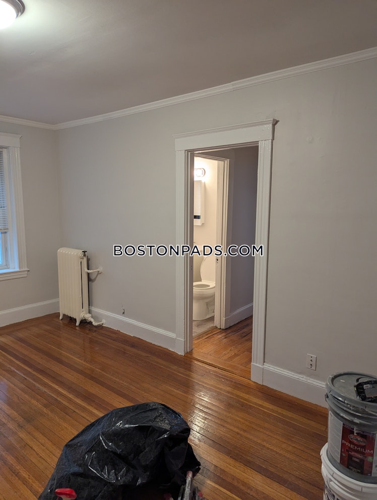 Commonwealth Ave., Boston