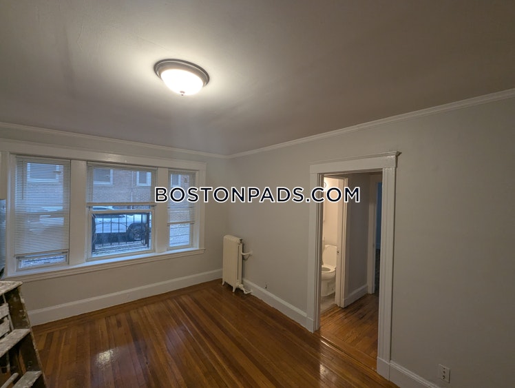 Commonwealth Ave., Boston